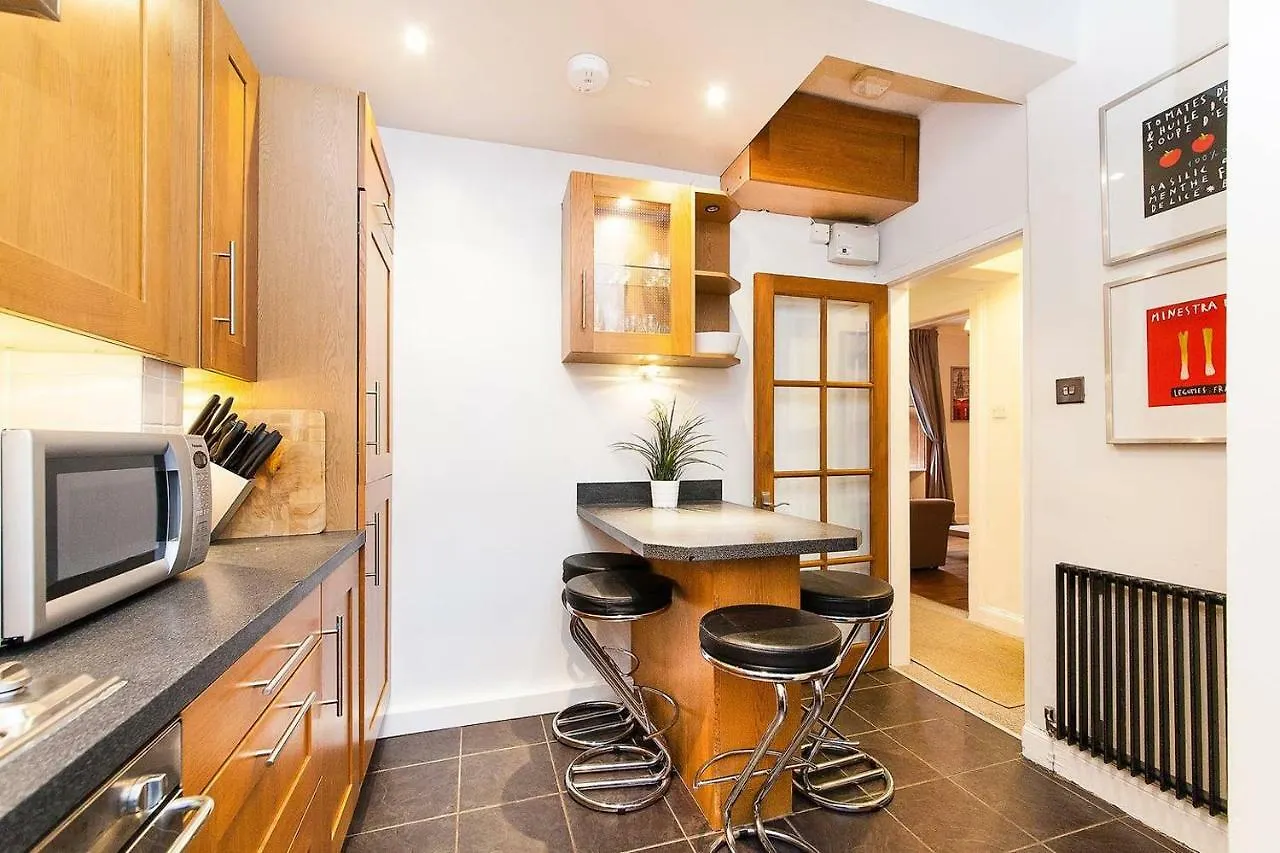 5 Mins To Princes Street - Main Door Cottage - Private Garden - New Property Edinburgh 0*,  Verenigd Koninkrijk