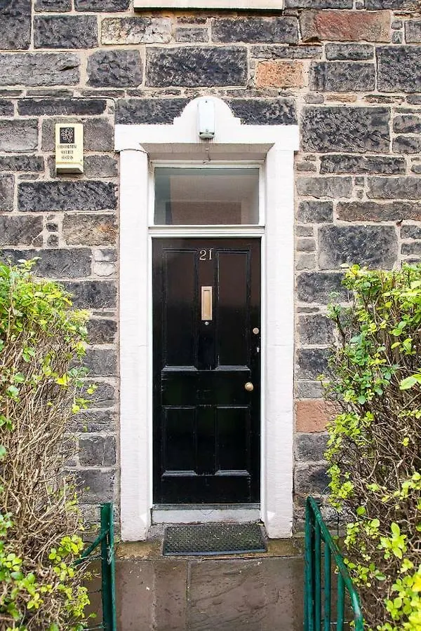 5 Mins To Princes Street - Main Door Cottage - Private Garden - New Property Edinburgh