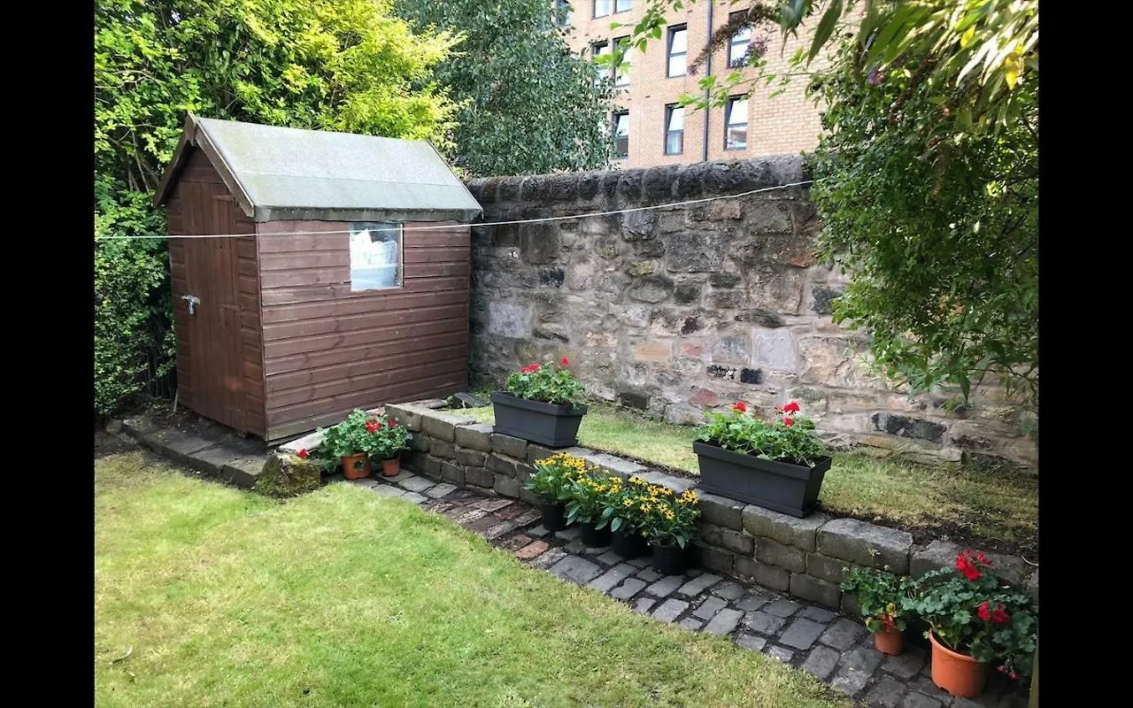 5 Mins To Princes Street - Main Door Cottage - Private Garden - New Property Edinburgh 0*,
